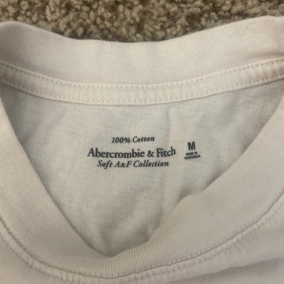 Abercrombie & Fitch SoftAF Graphic Tee Size Medium - Picture 4 of 5